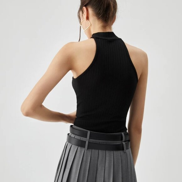 Commense Slinky Solid Halter Black Top Size Medium  NWT - Picture 2 of 4